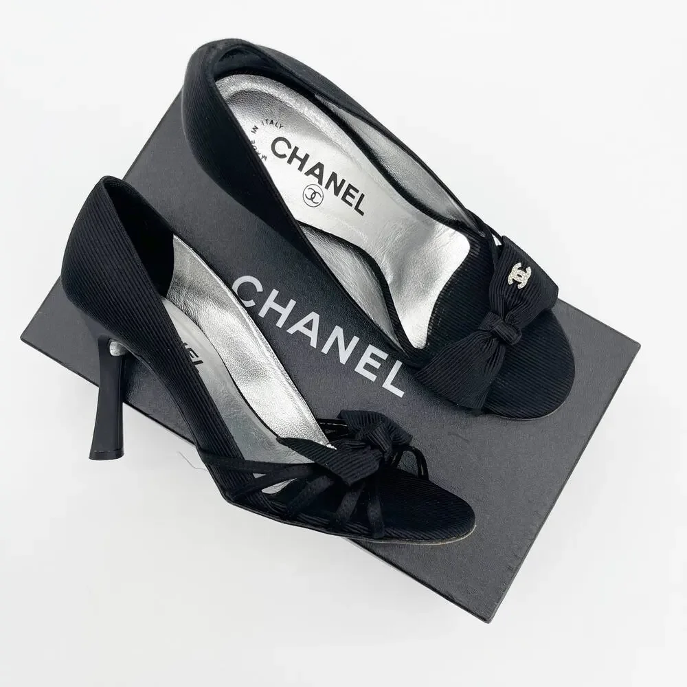 Chanel Vintage Karl Lagerfeld Y2K Grosgrain Bow Pearl CC Peep Toe Heels EU 37